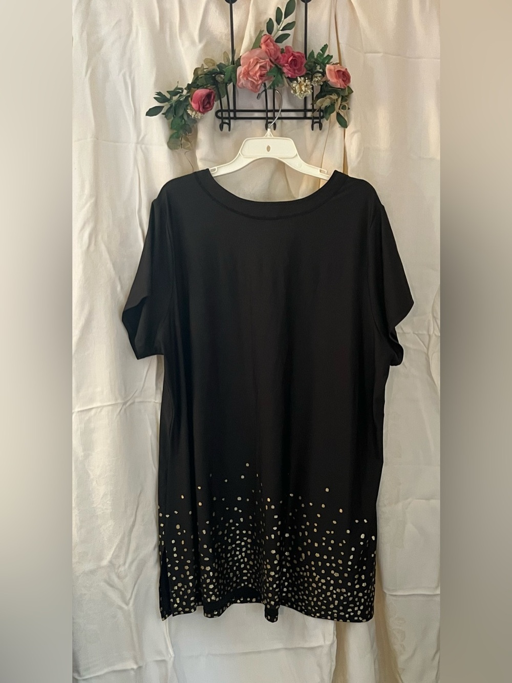 Black Short Sleeve Swim Tunic with Gold Dot Hem size 26-28 NWOT - Picture 2 of 3